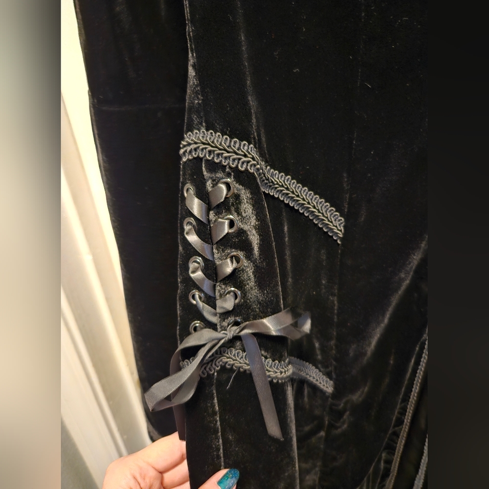 Lip Service Blacklist Velvet Robe - Picture 3 of 7